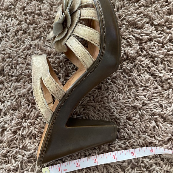 BORN - Picture 6 of 6